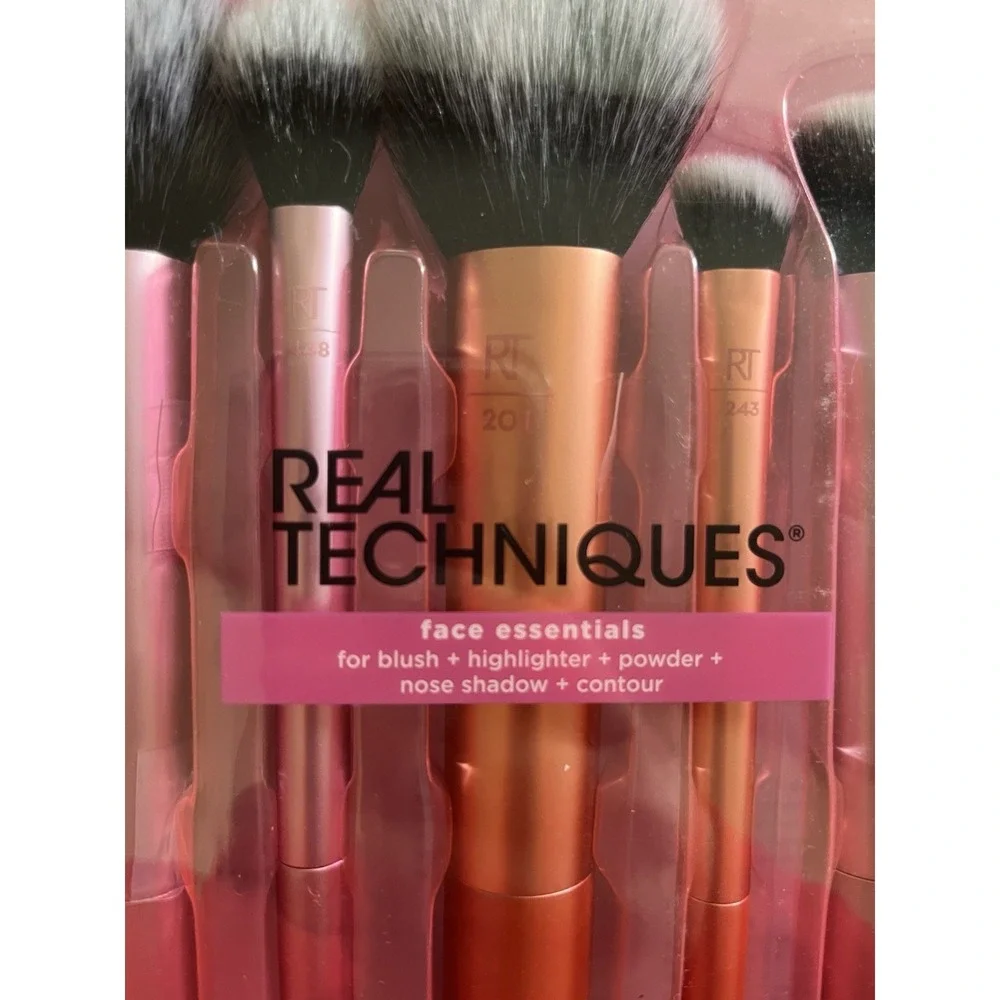 Real Techniques Face Essentials Brush Set – 400, 448, 201, 243, 401 – 5pc Makeup